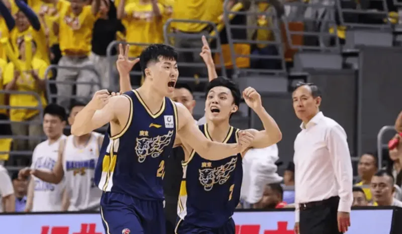 开云体育官网-奇兵！张皓嘉原本并未上场，胡明轩5犯离场后被换上场